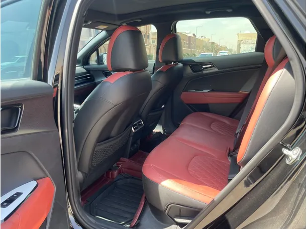 Car image 16