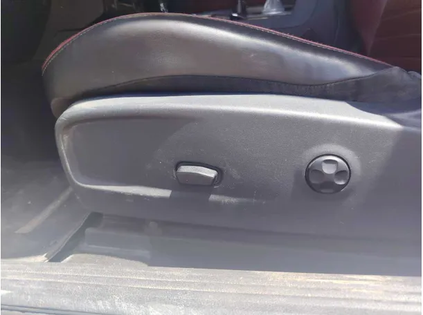 Car image 26