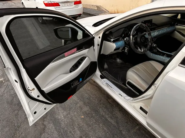 Car image 10