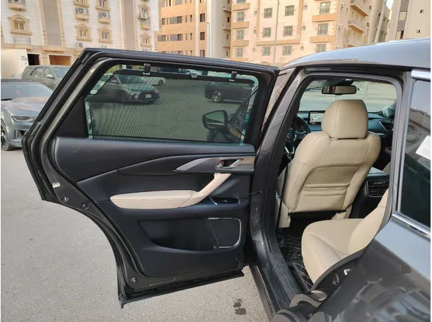Car image 17