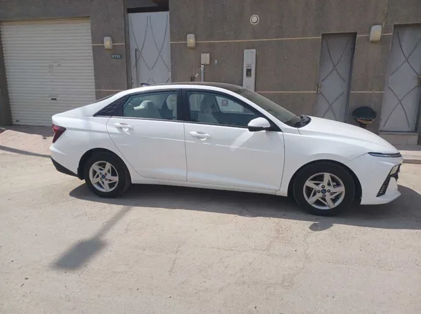 Car image 4
