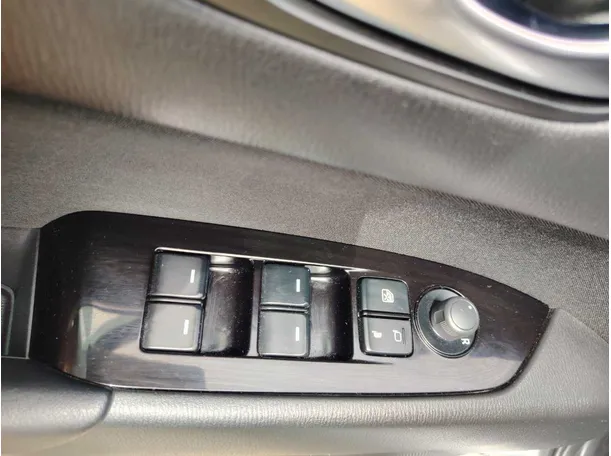 Car image 27