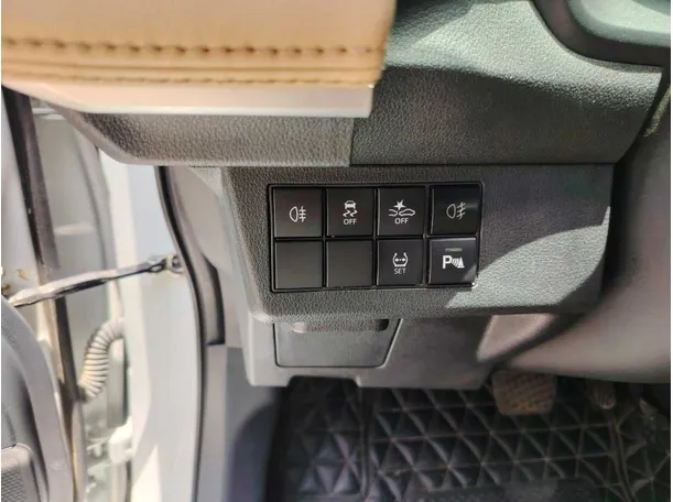 Car image 34
