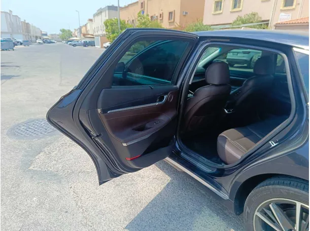 Car image 16