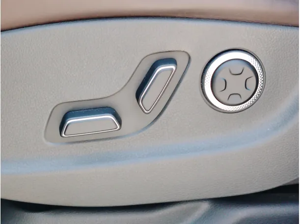 Car image 37