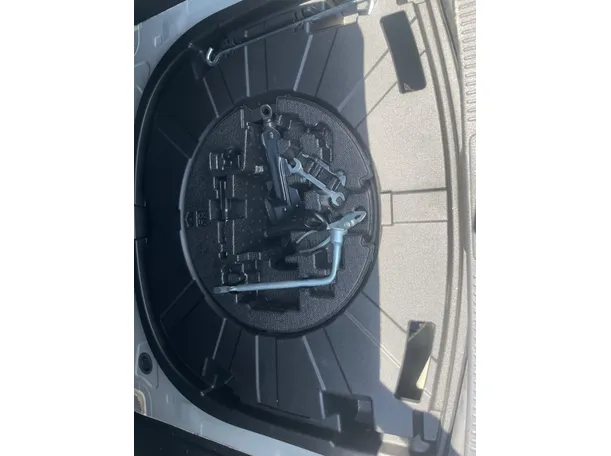 Car image 23