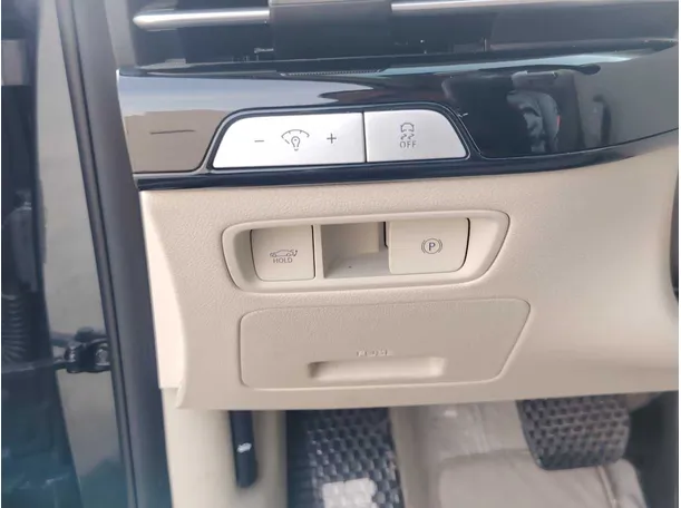 Car image 28