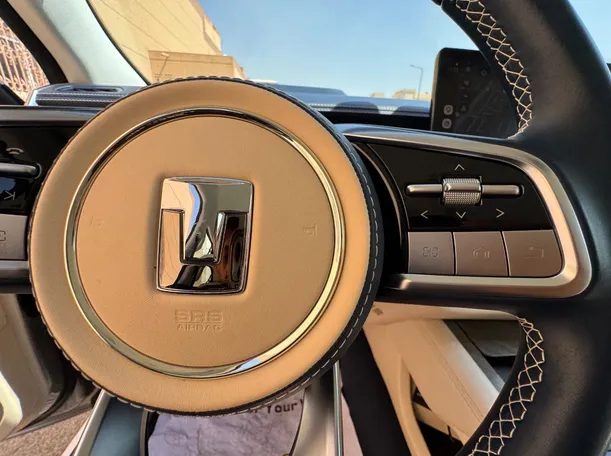 Car image 19