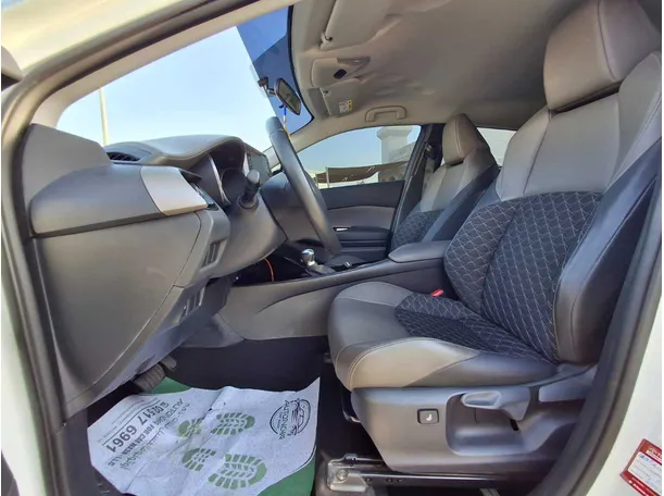 Car image 12