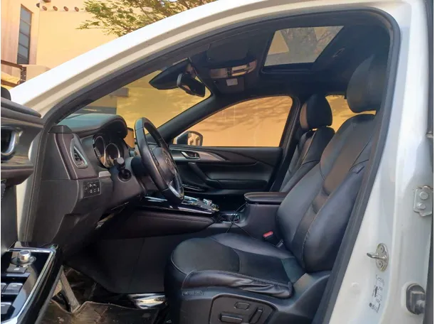 Car image 11