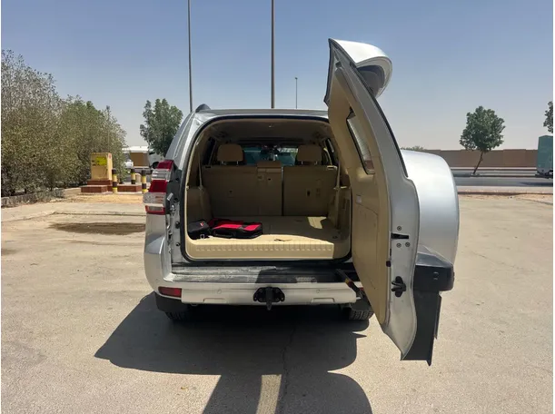 Car image 19