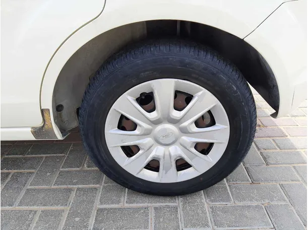 Car image 9