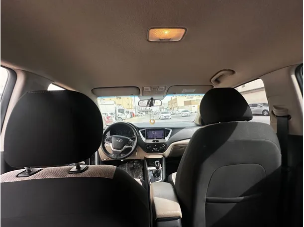 Car image 16