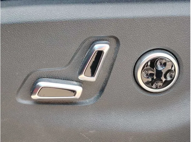 Car image 29