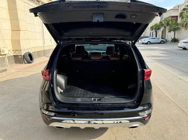 Car image 23