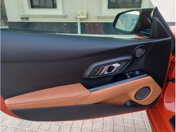 Car image 10