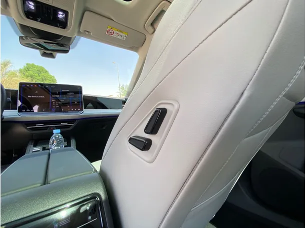 Car image 27