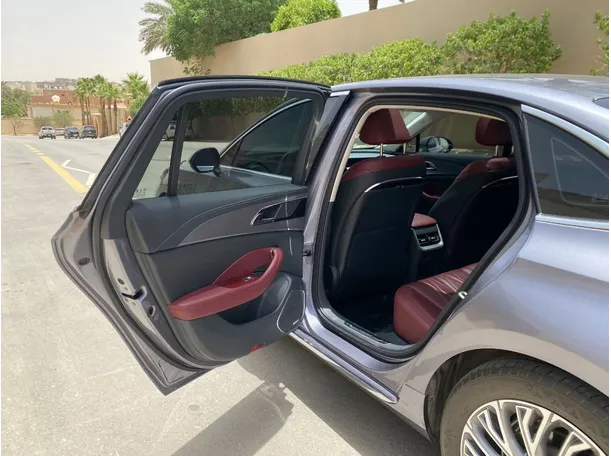 Car image 12