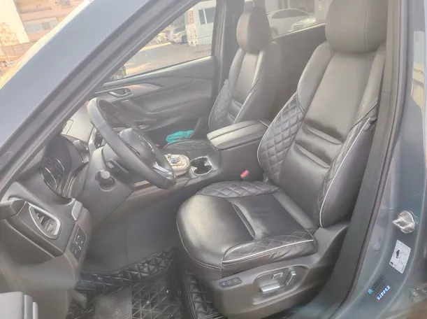 Car image 12