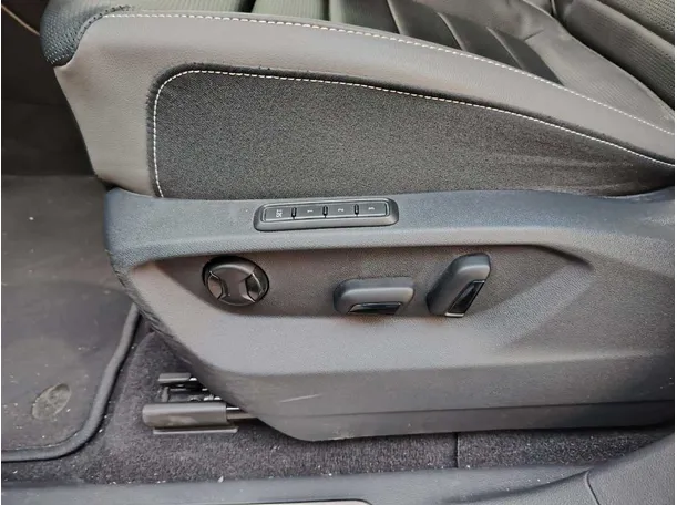 Car image 39