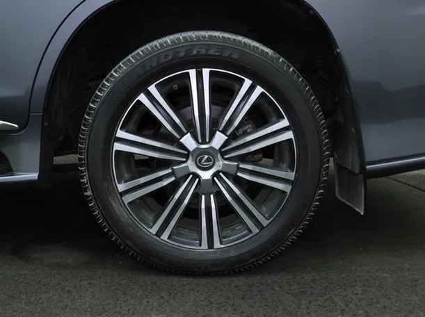 Car image 7