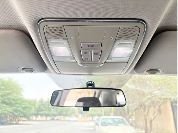 Car image 27
