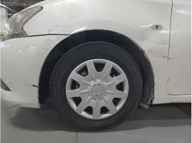 Car image 9