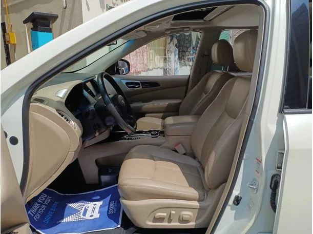 Car image 12