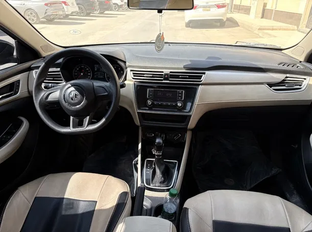Car image 16