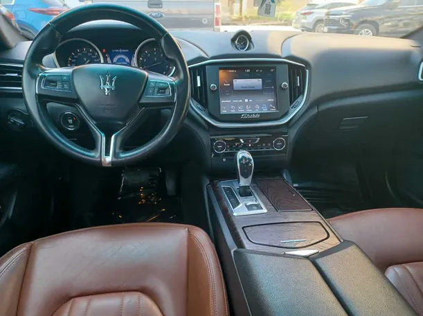 Car image 16