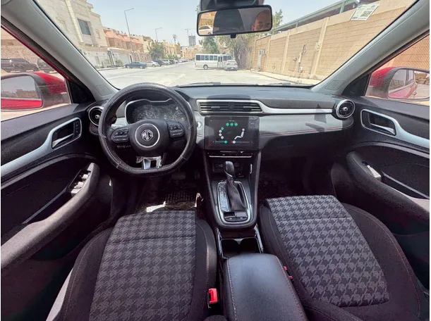 Car image 15