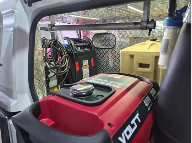 Car image 9
