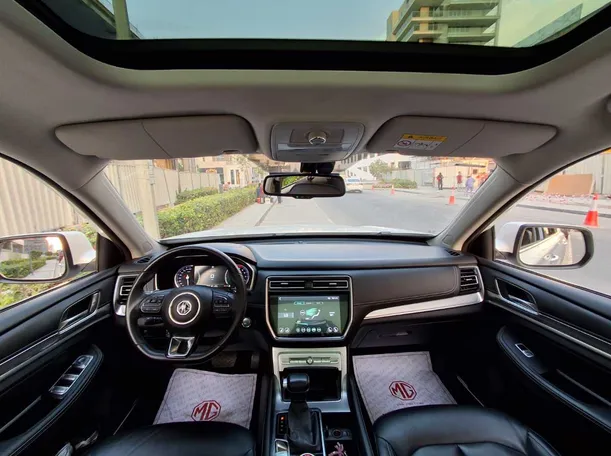Car image 14