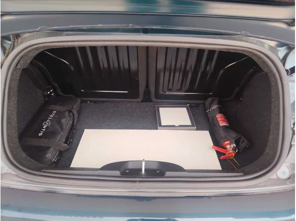 Car image 21