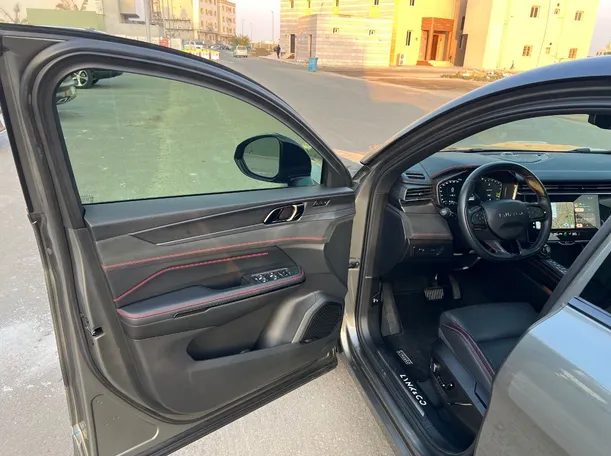 Car image 10