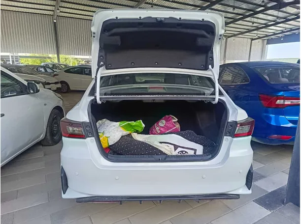 Car image 20