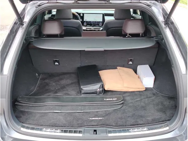 Car image 28