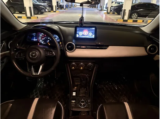 Car image 18