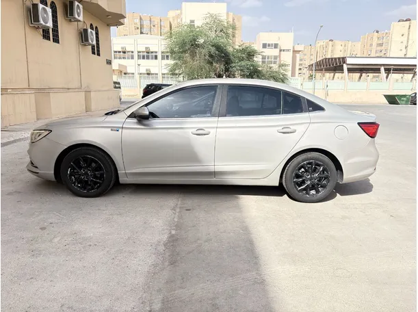 Car image 8