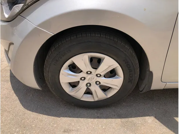 Car image 10