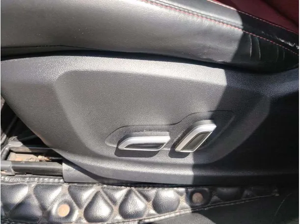 Car image 33