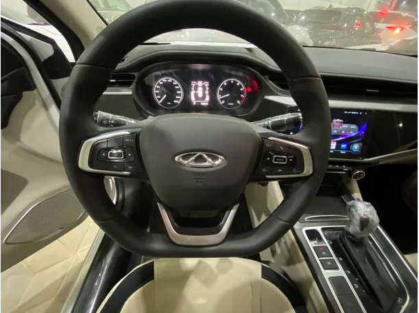Car image 12