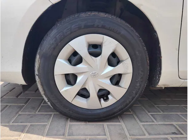 Car image 9
