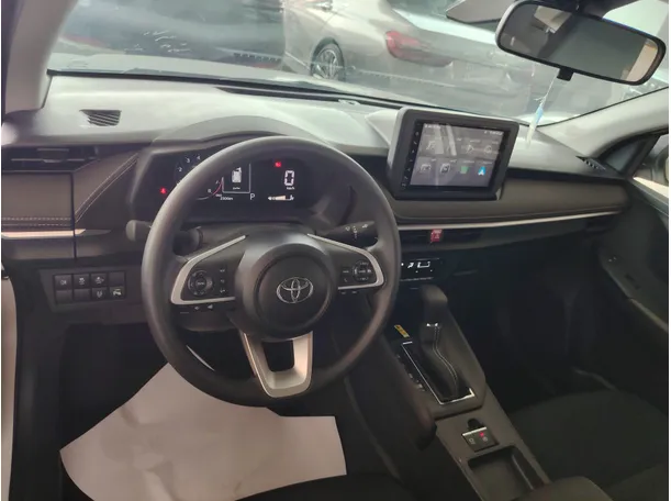Car image 13