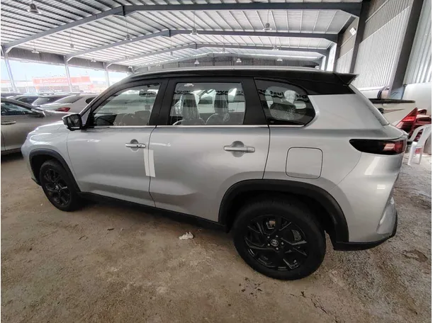 Car image 7