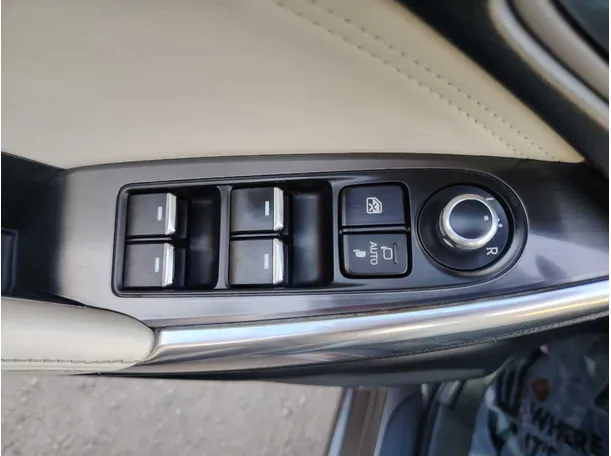 Car image 40