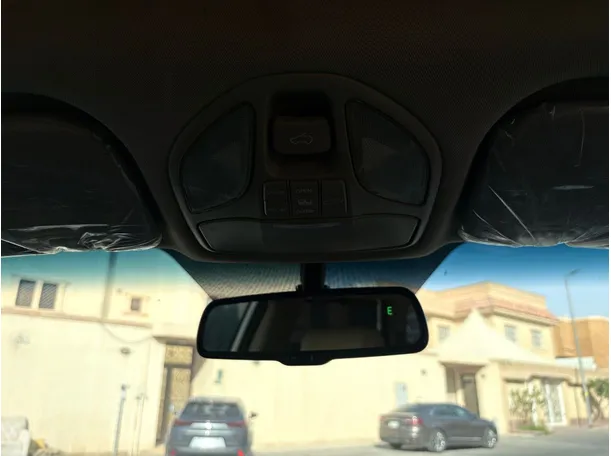 Car image 24