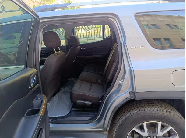 Car image 25