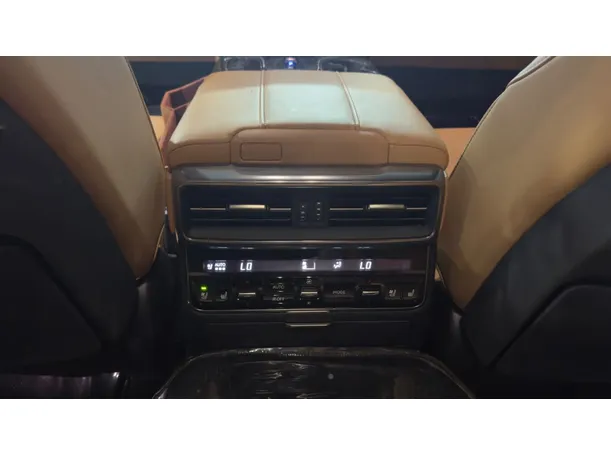 Car image 26