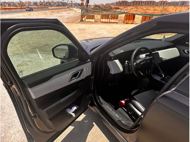 Car image 11